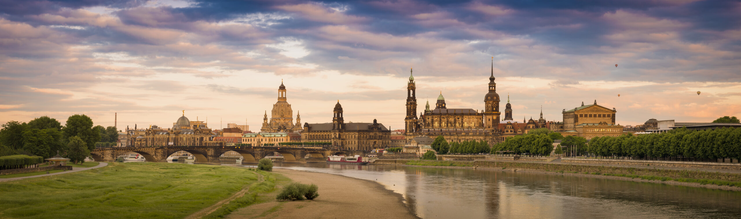 Panorama Mit Frauenkirche In Dresden